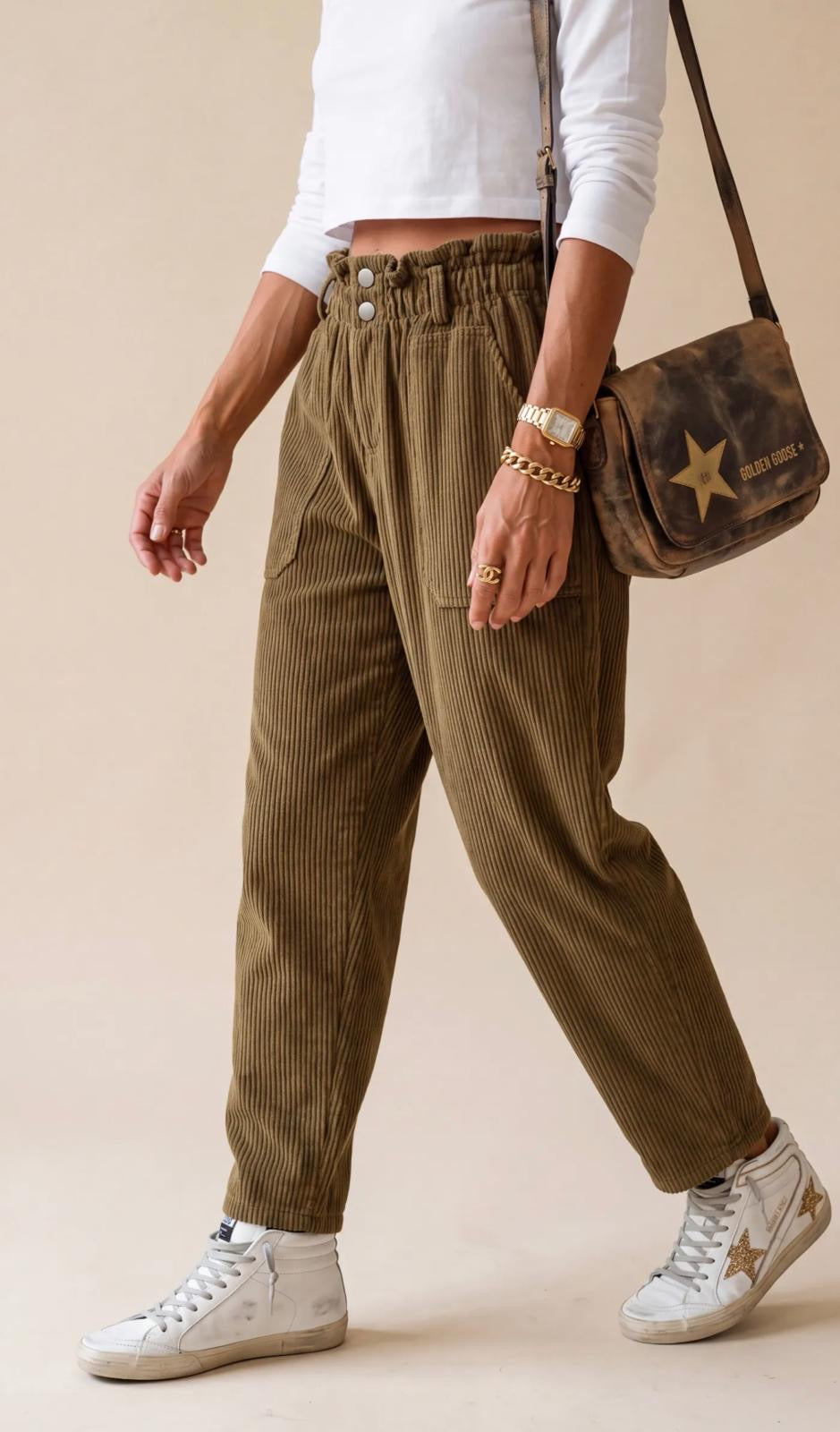 Pantalon à taille froncée et poches plaquées
