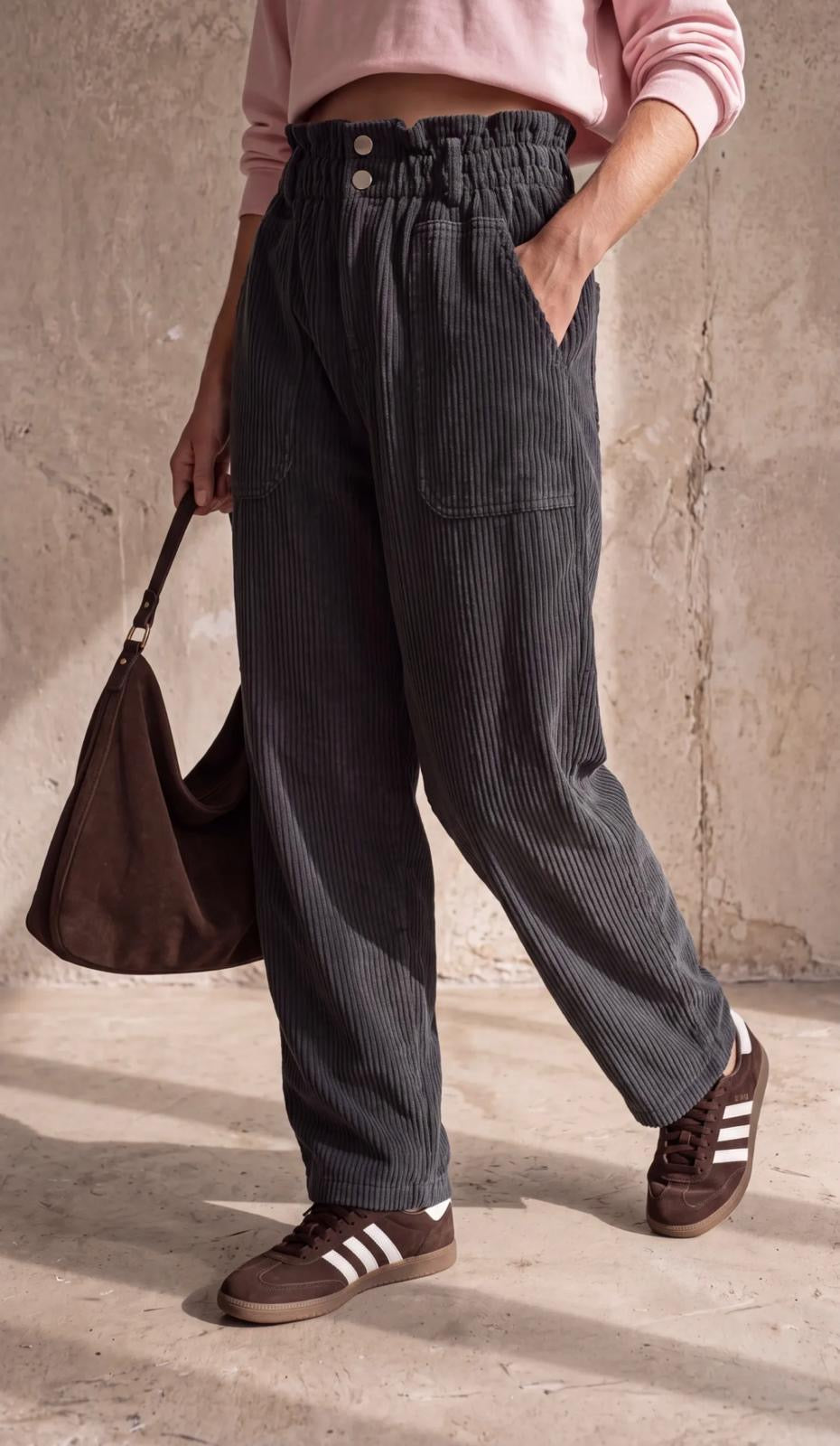 Pantalon à taille froncée et poches plaquées