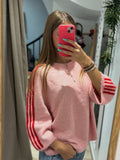 Pull Rose Poudré Bandes Rouges Manches Chauve-Souris