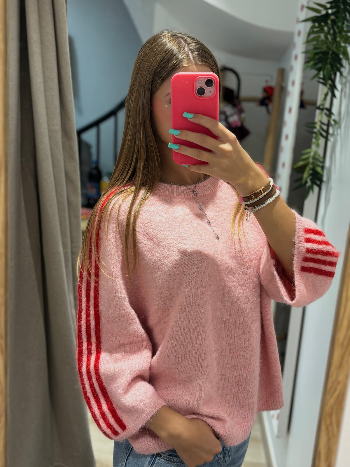 Pull Rose Poudré Bandes Rouges Manches Chauve-Souris