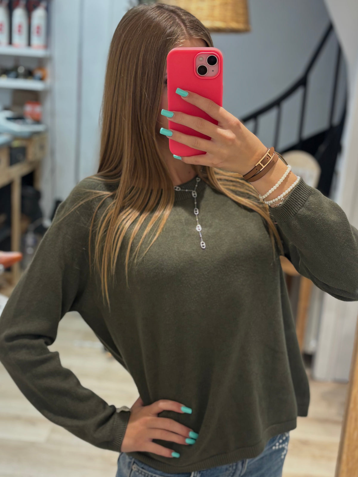 Pull col montant kaki porté