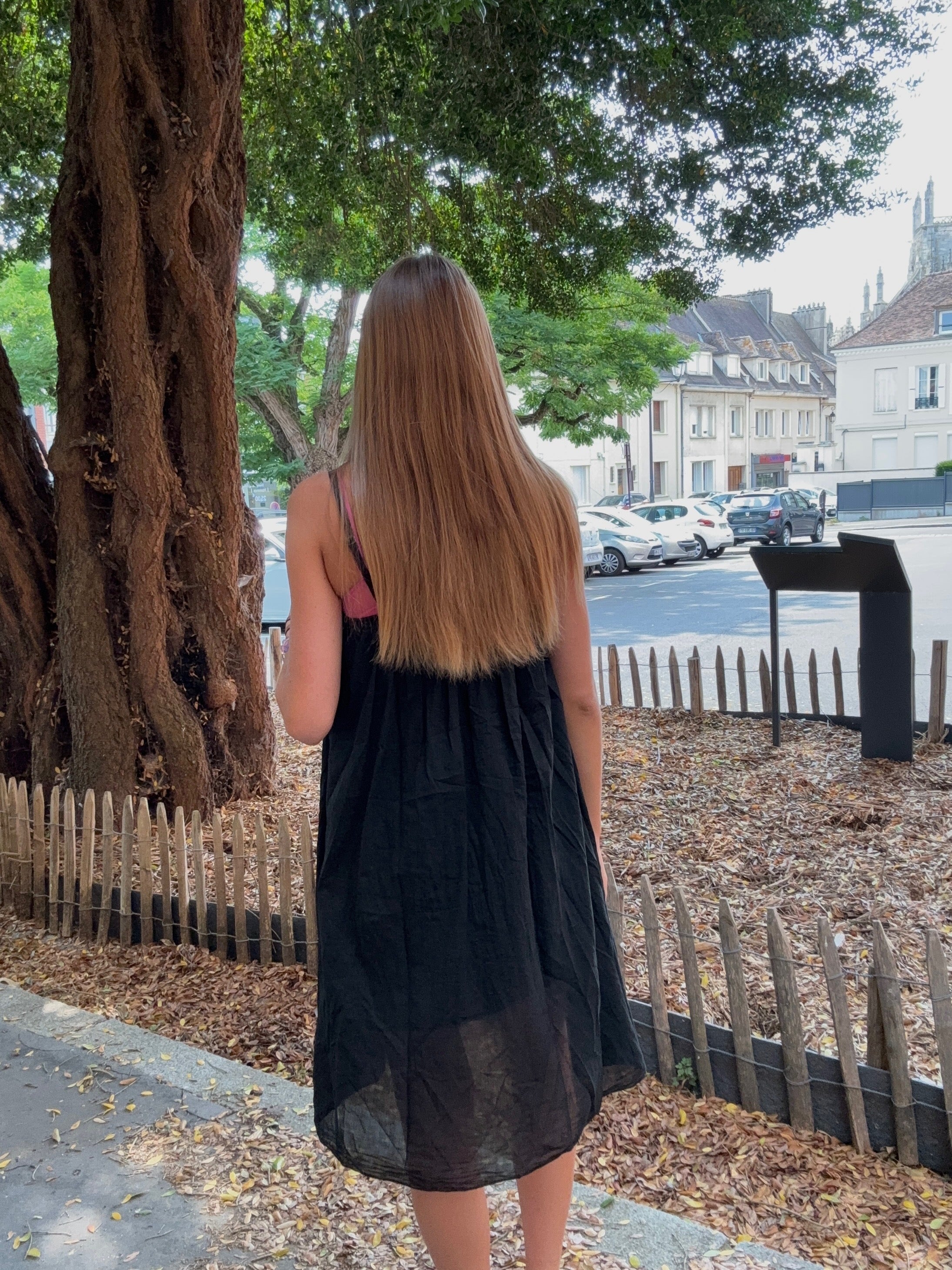 Robe Courte Noire à Bretelles