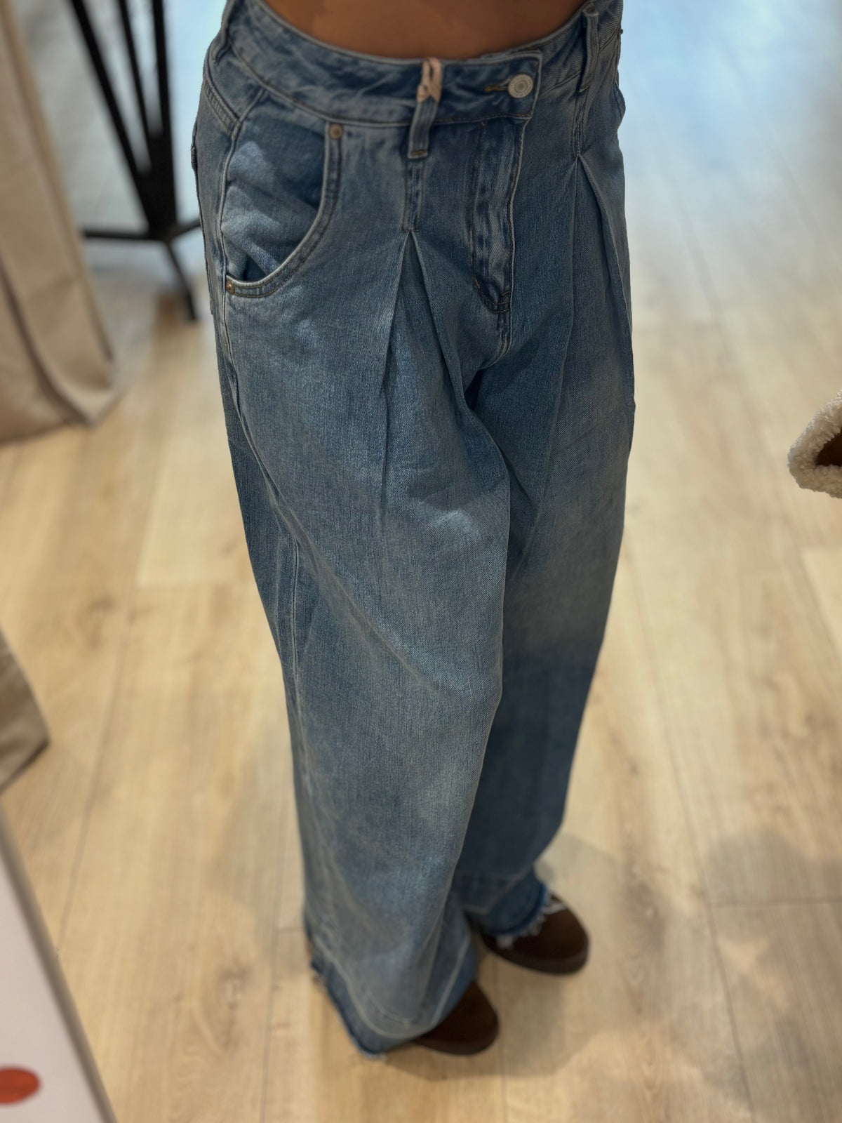 Jean large bleu clair délavé à pinces