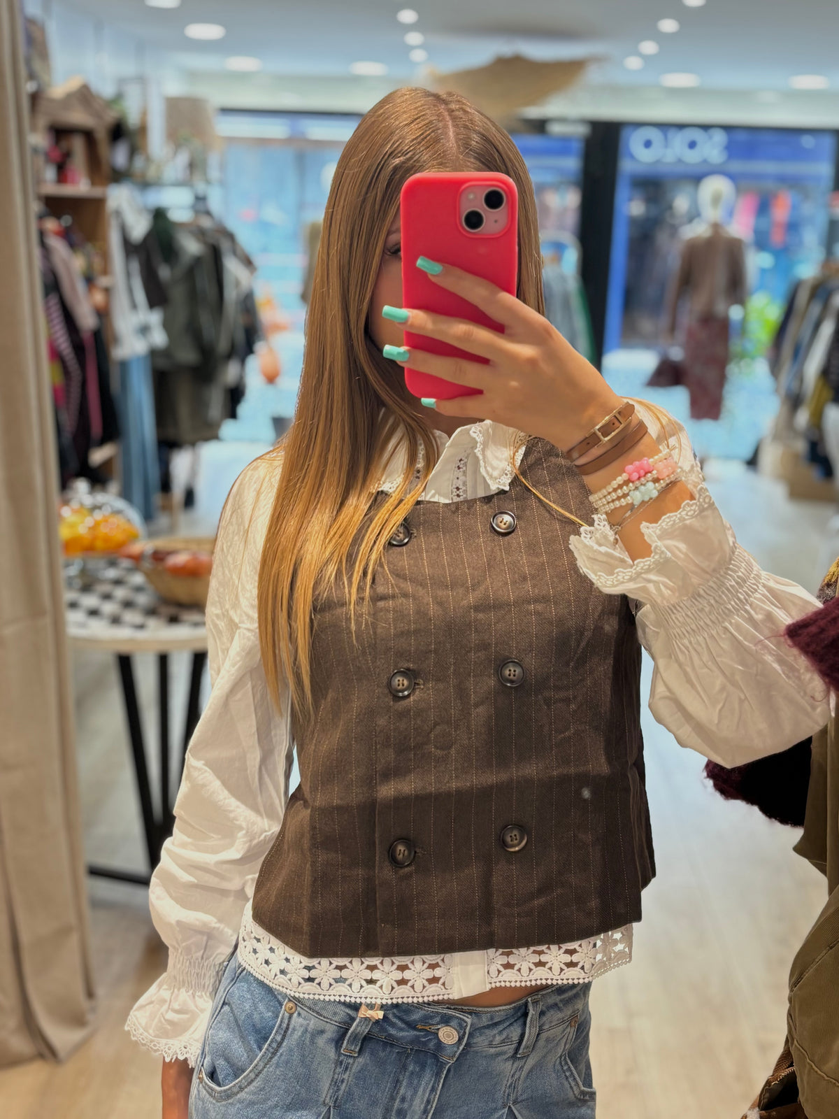 Gilet sans manches marron chocolat à fines rayures