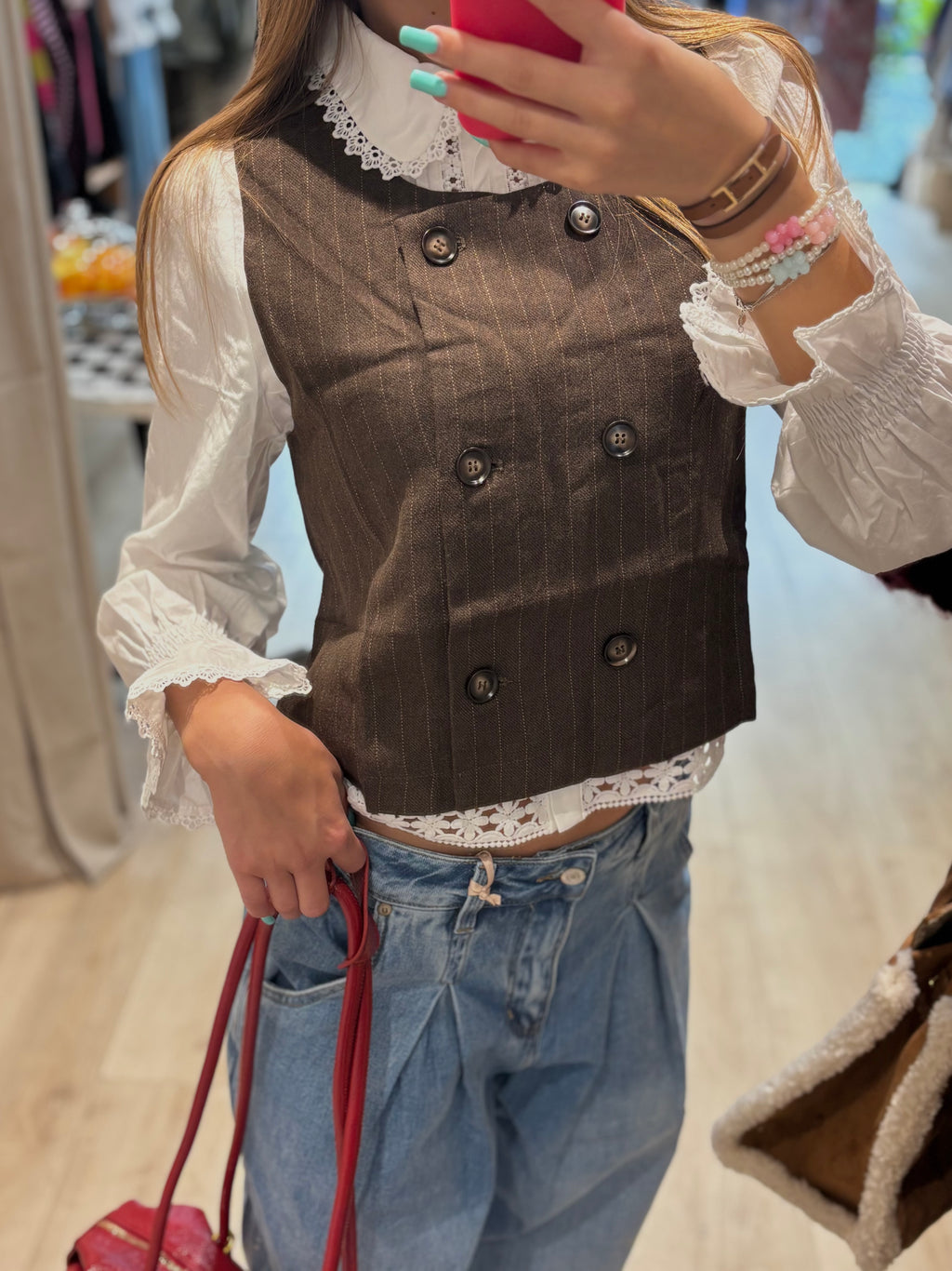 Gilet sans manches marron chocolat à fines rayures