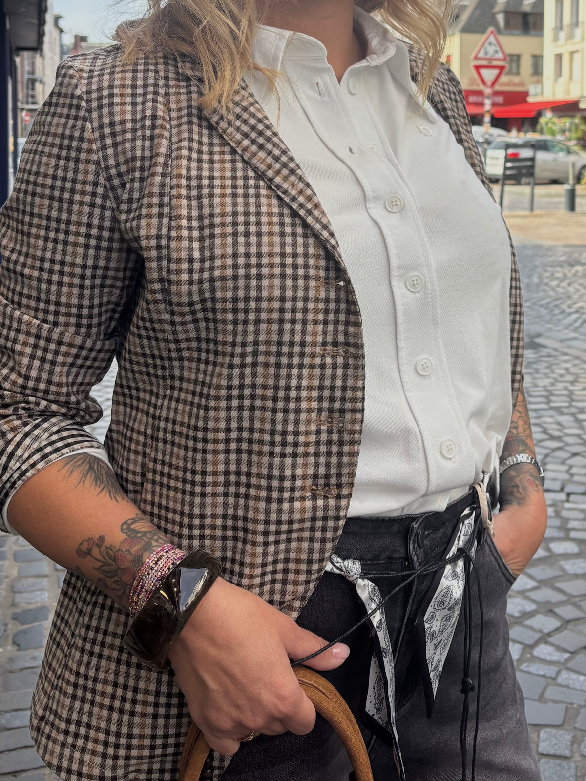 Chemise blanche à col montant