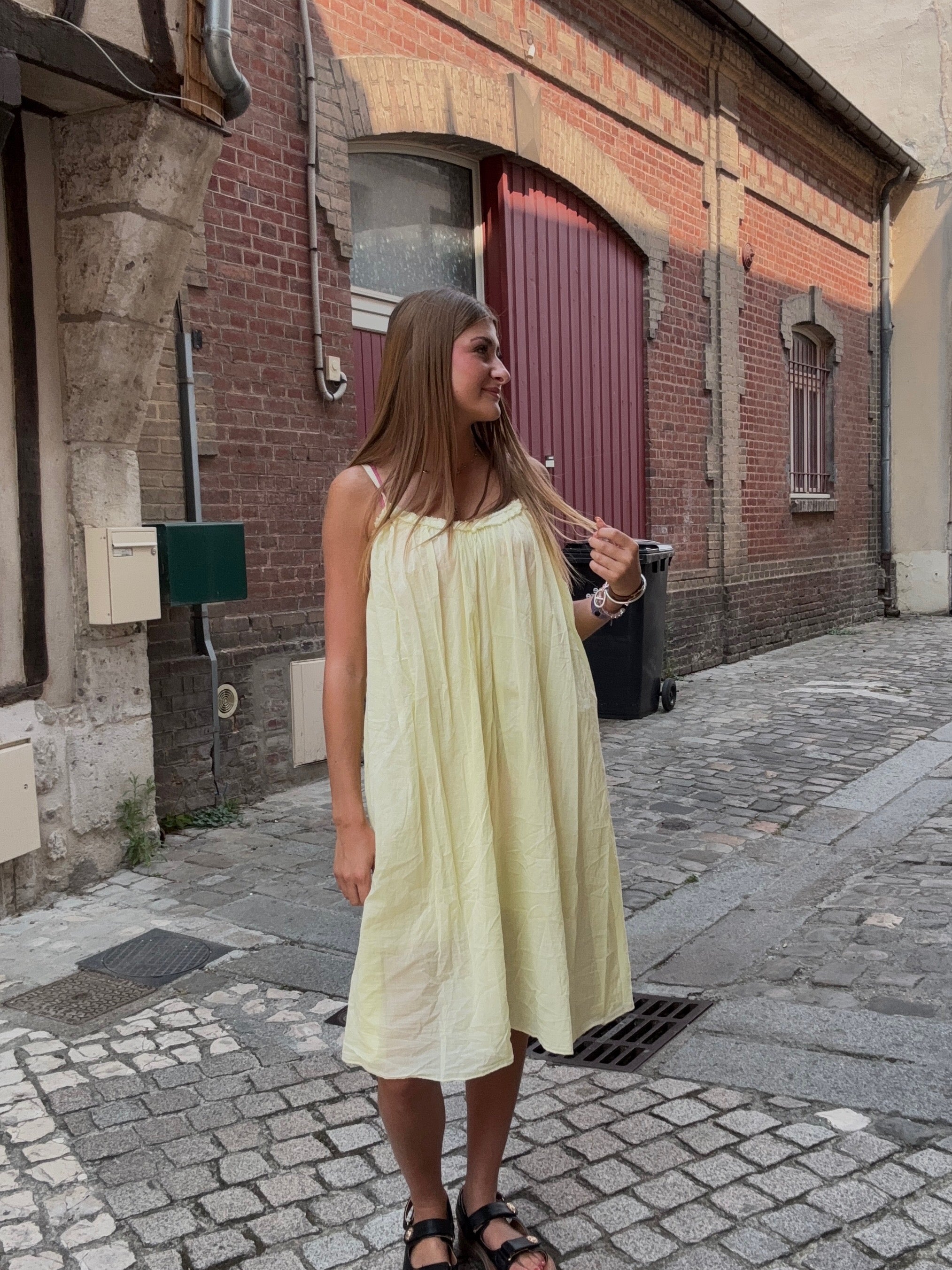 Robe Jaune Pâle à Bretelles