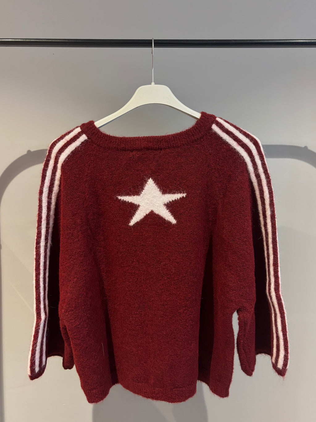 Pull étoile bordeaux et rose poudré