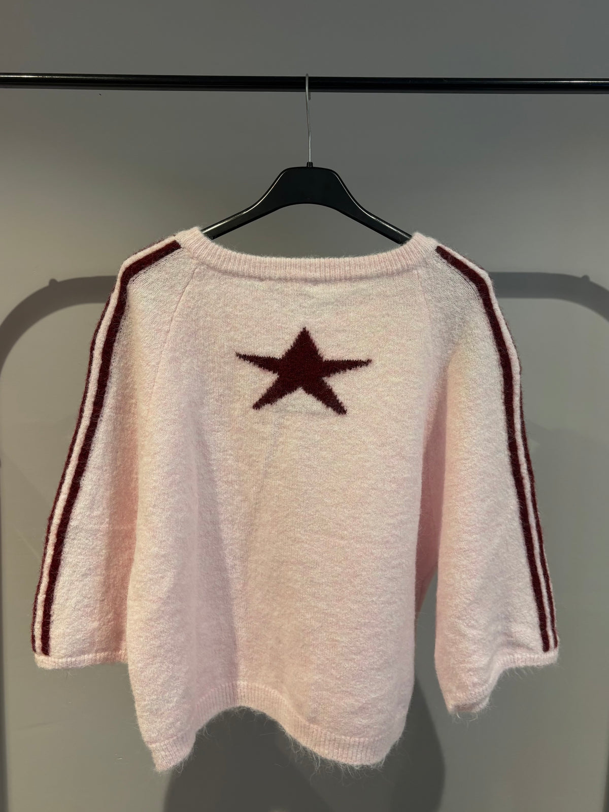 Pull étoile clair et bordeaux