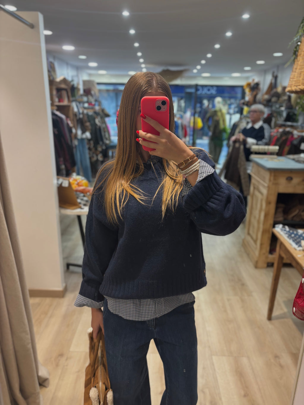 Pull bleu à col rond et finitions côtelées