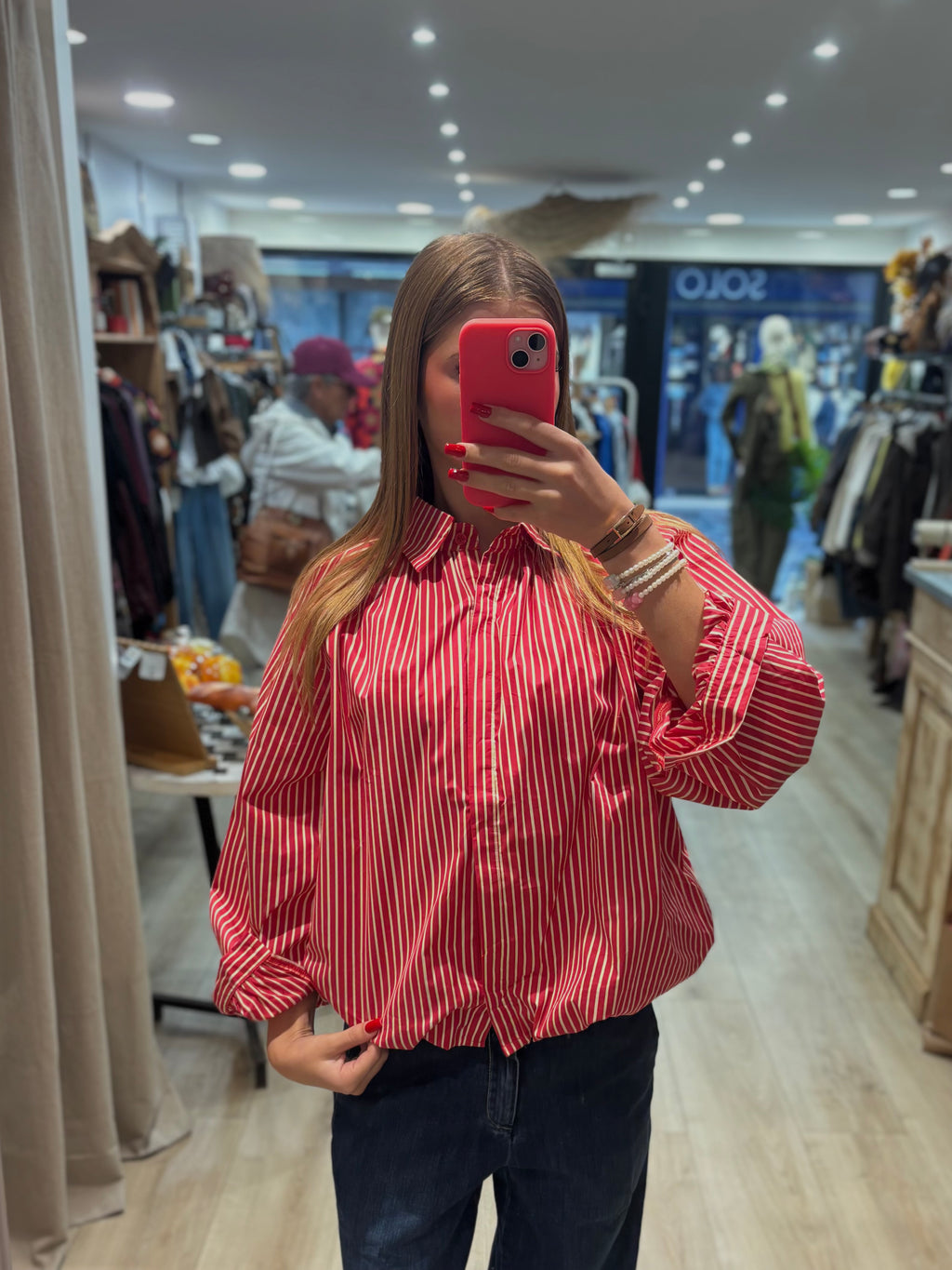 Chemise à rayures, boule et manches longues