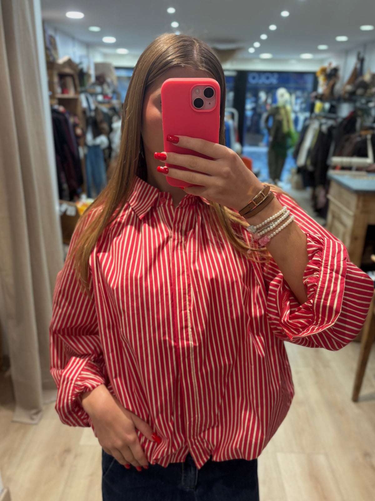 Chemise à rayures, boule et manches longues