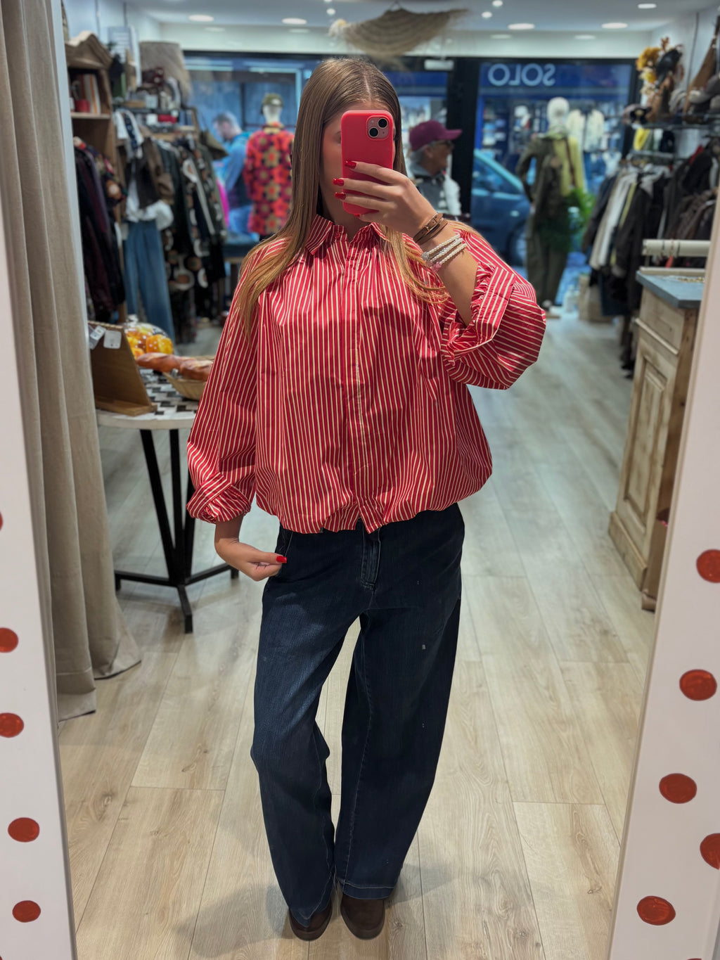 Chemise à rayures, boule et manches longues