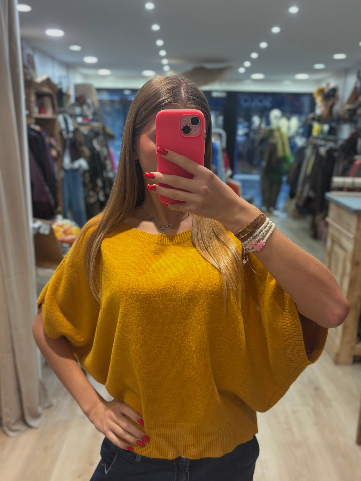 Pull jaune sans manches à col rond