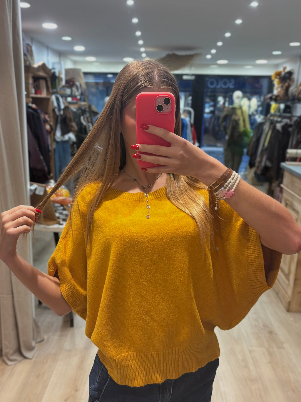 Pull jaune sans manches à col rond