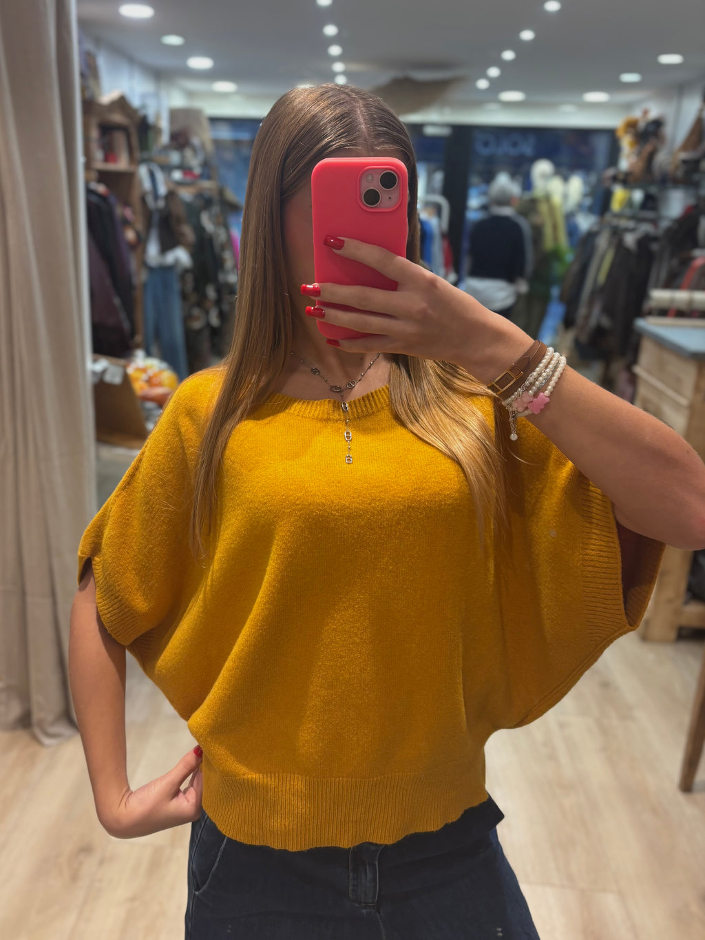 Pull jaune sans manches à col rond
