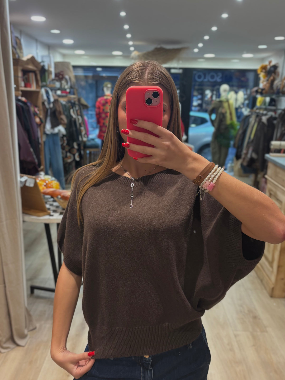 Pull marron sans manches à col rond