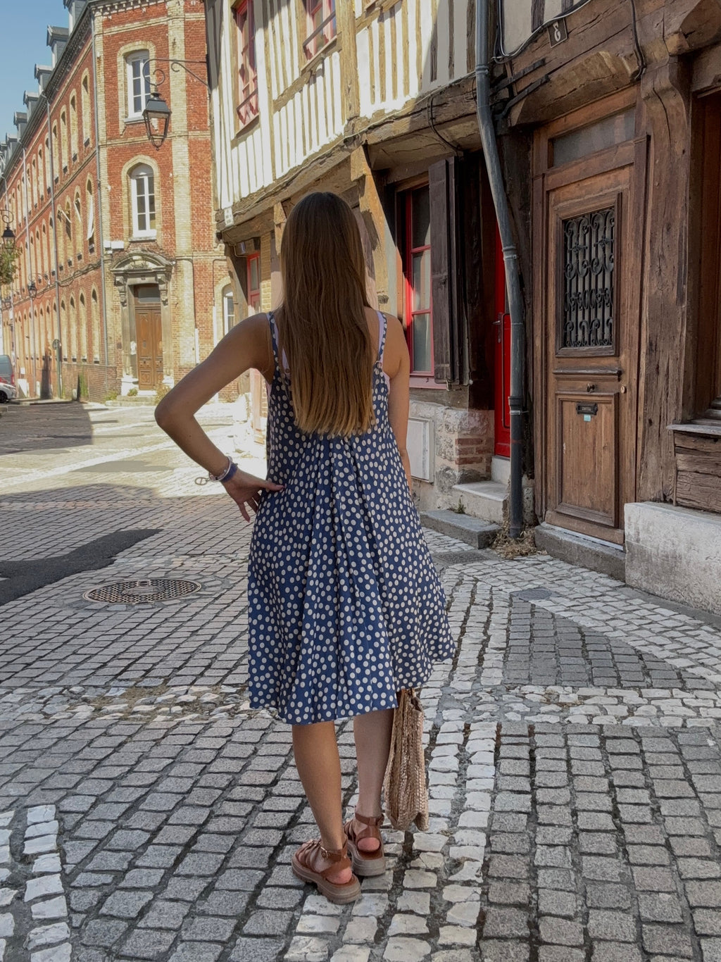 Robe Courte Bleu Marine à Pois Blancs – Chic & Légère