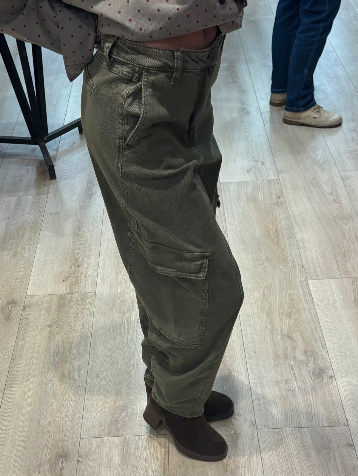 Pantalon cargo kaki à poches latérales