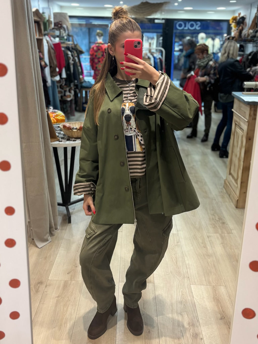 Manteau boutonné à col chemise et coupe évasée