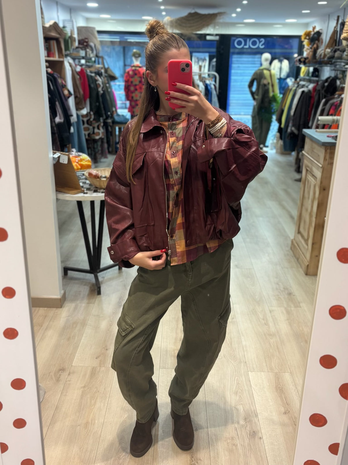 Veste courte zippée à poches poitrine