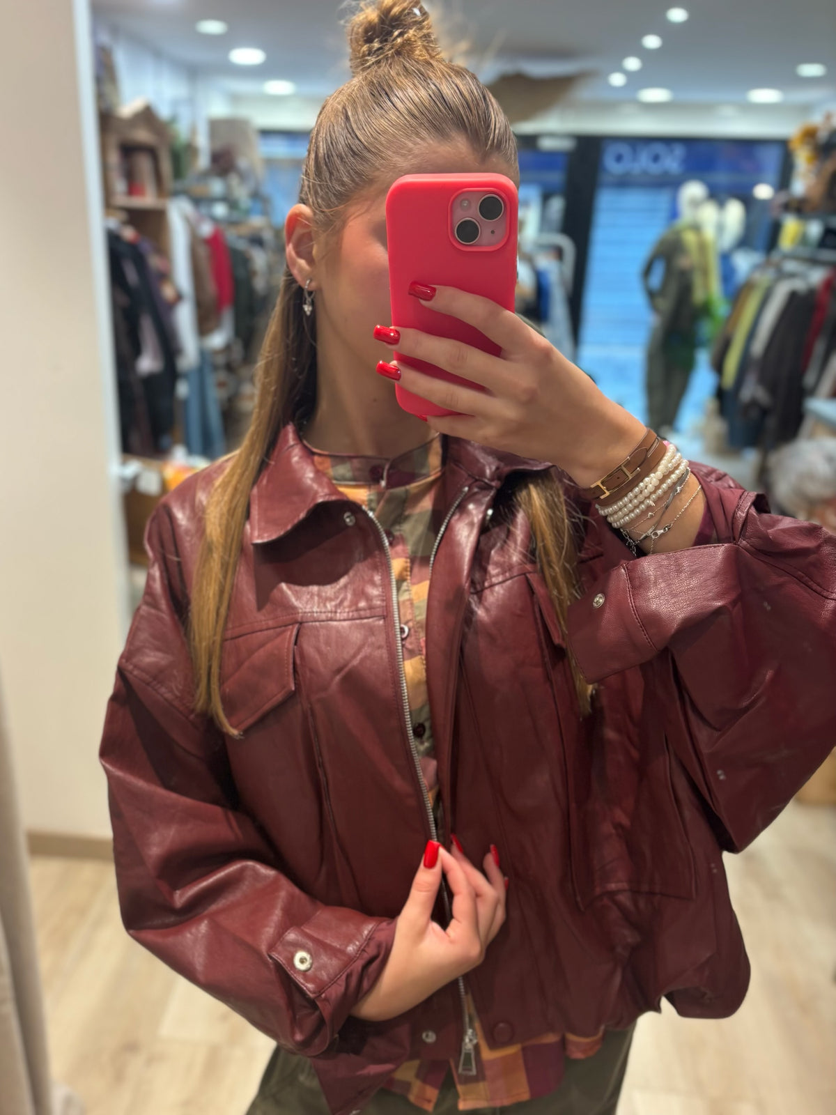 Veste courte zippée à poches poitrine