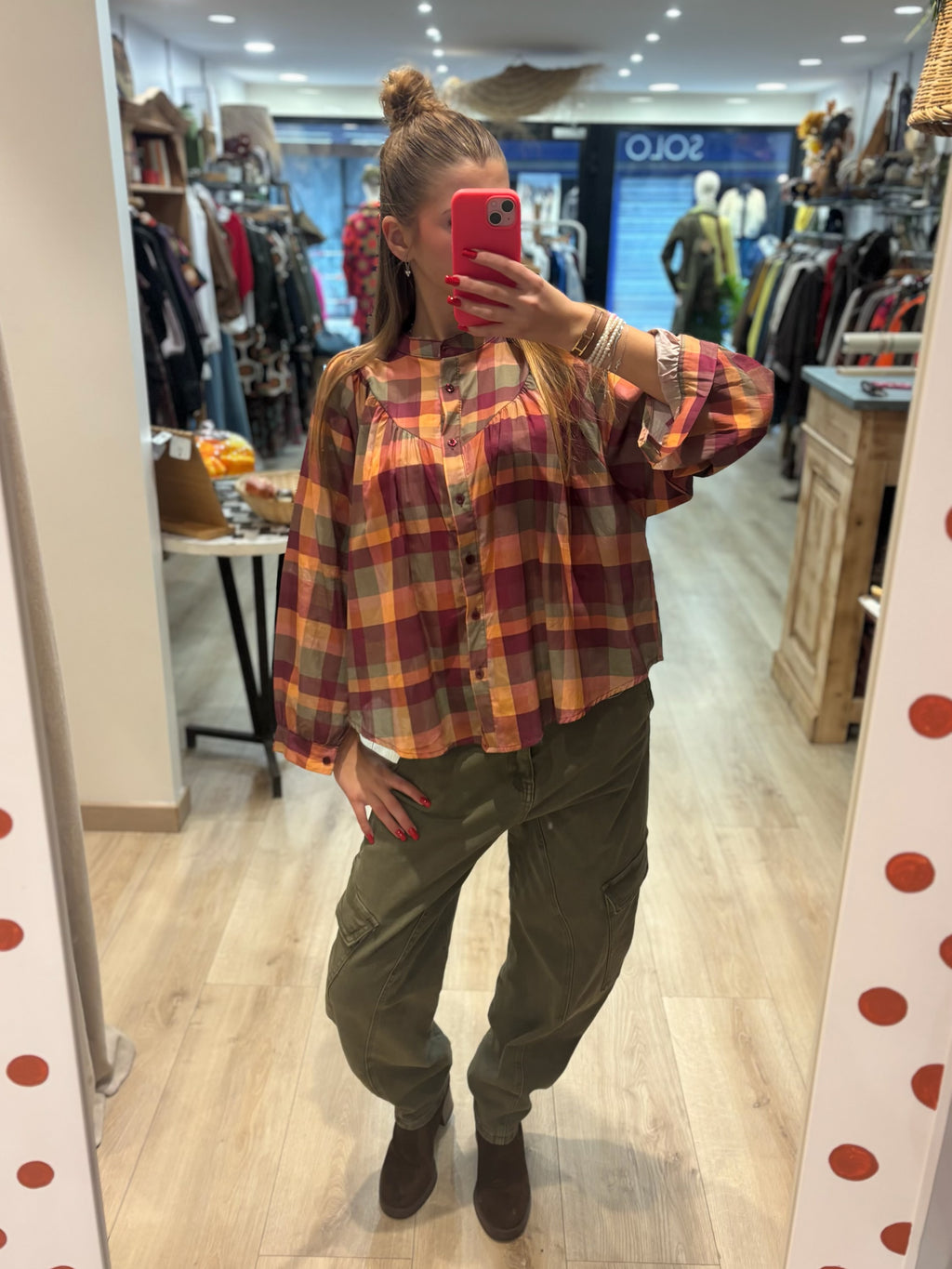 Blouse à grands carreaux et détails froncés