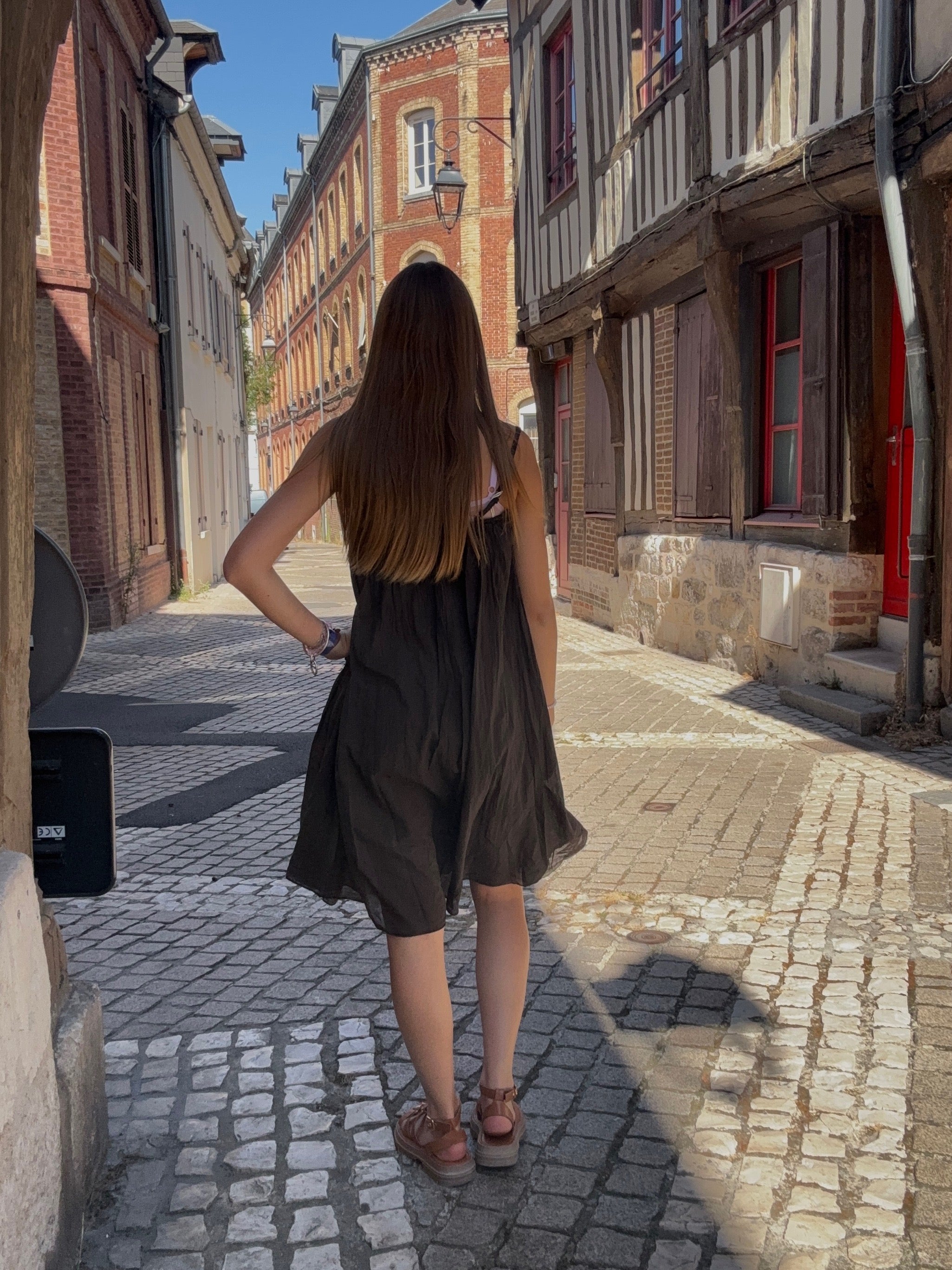 Robe Mi-Longue Chocolat – Fluide & Féminine