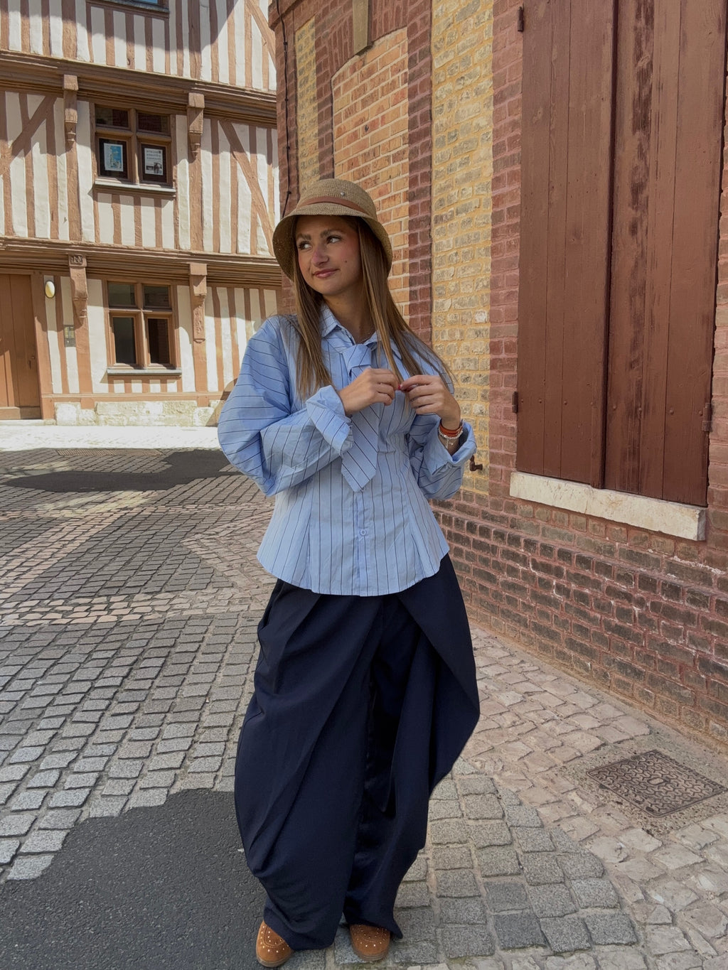 Chemise Bleue Rayée – Lavallière