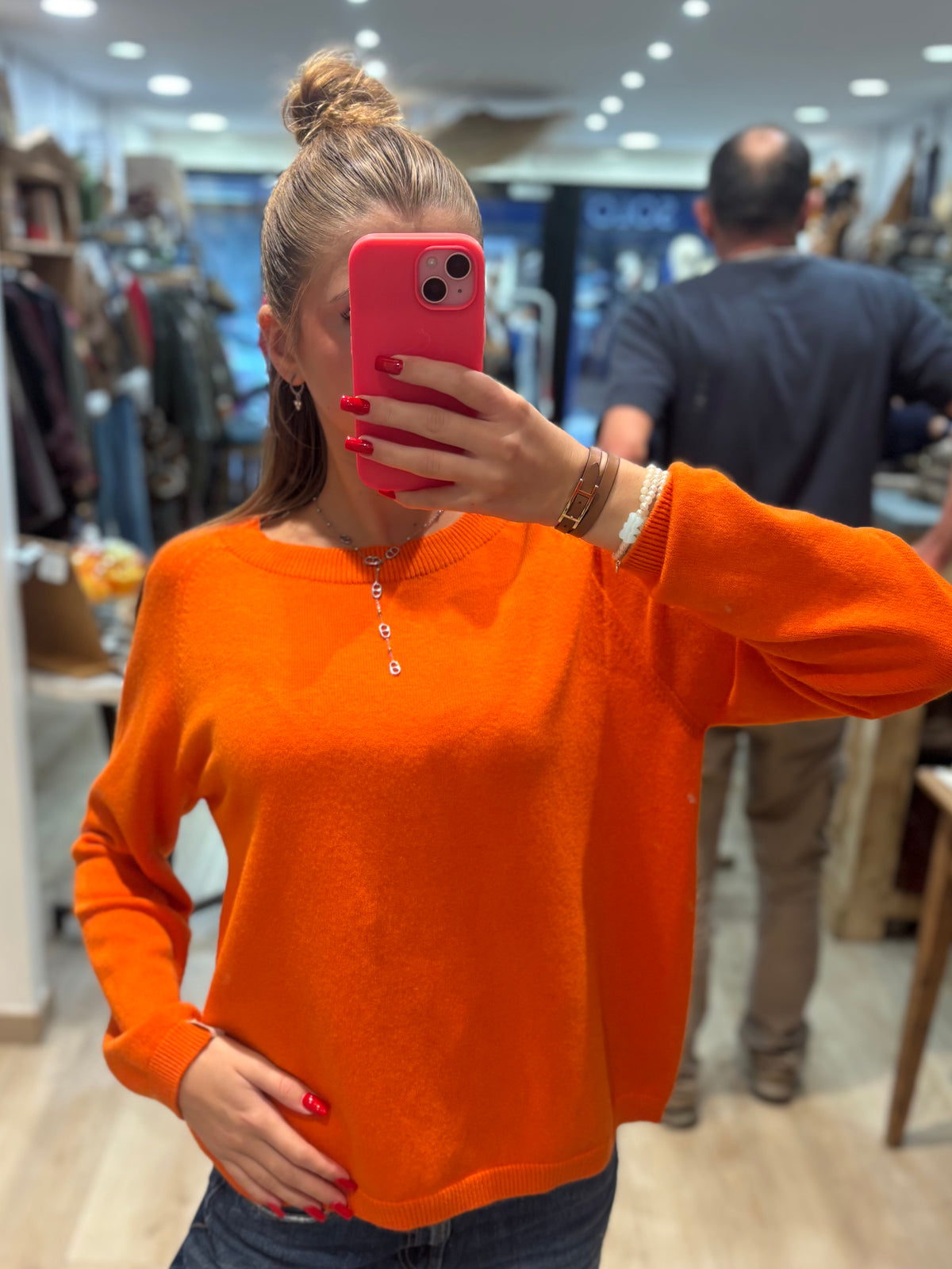 Pull orange ample à col rond