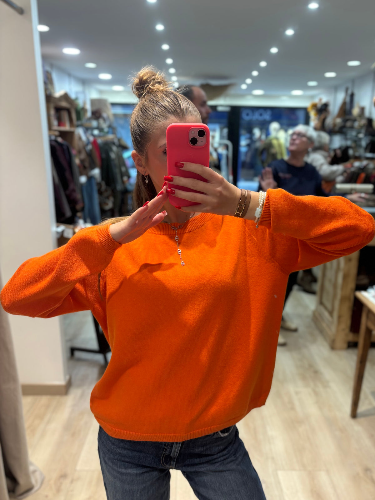 Pull orange ample à col rond