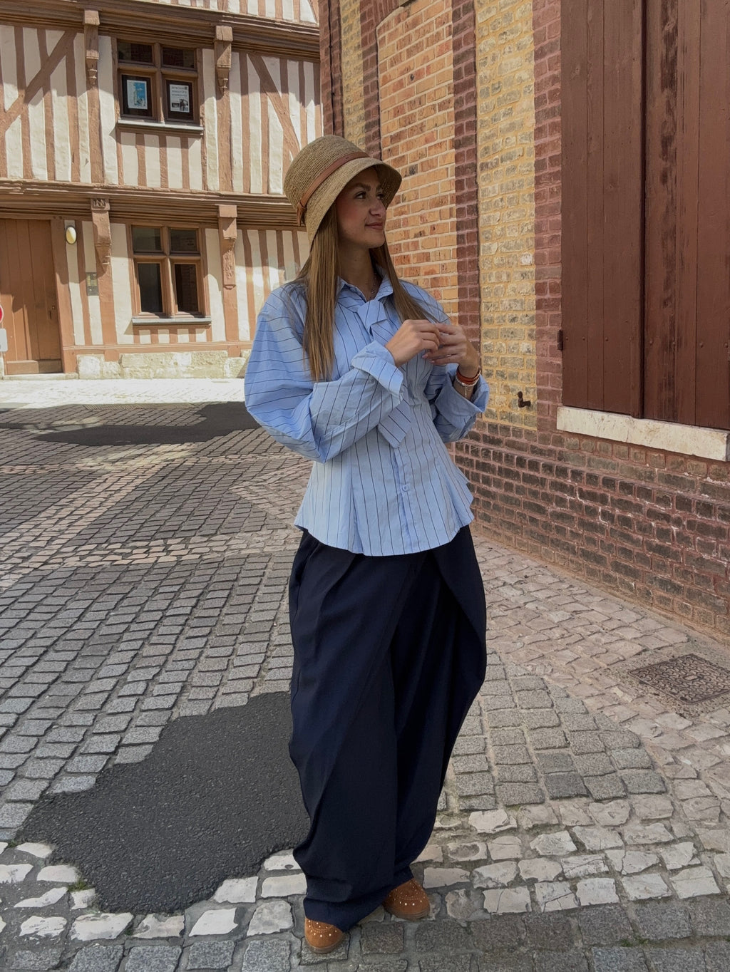 Chemise Bleue Rayée – Lavallière