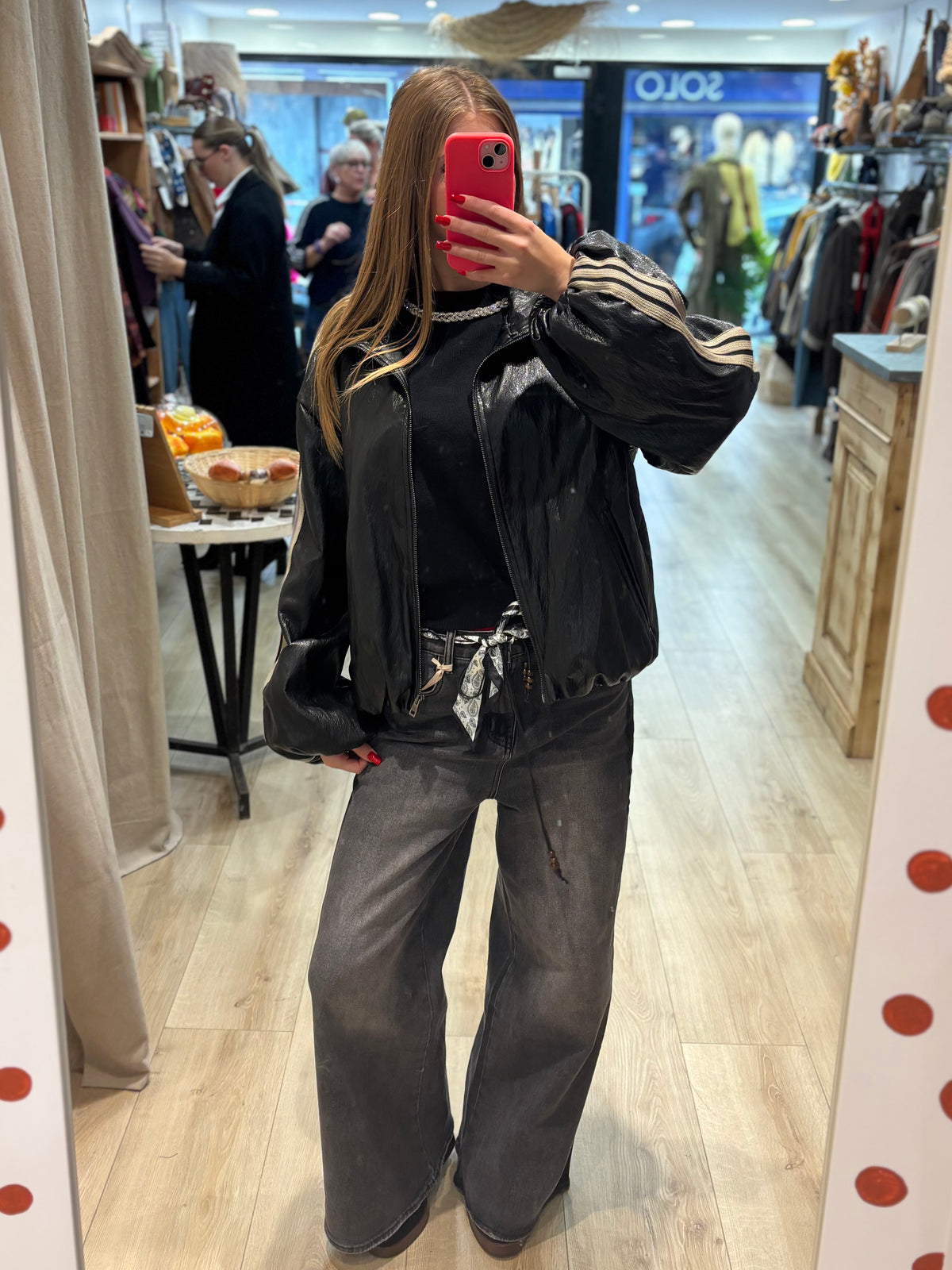 Pull à manches courtes et détail brillant au col