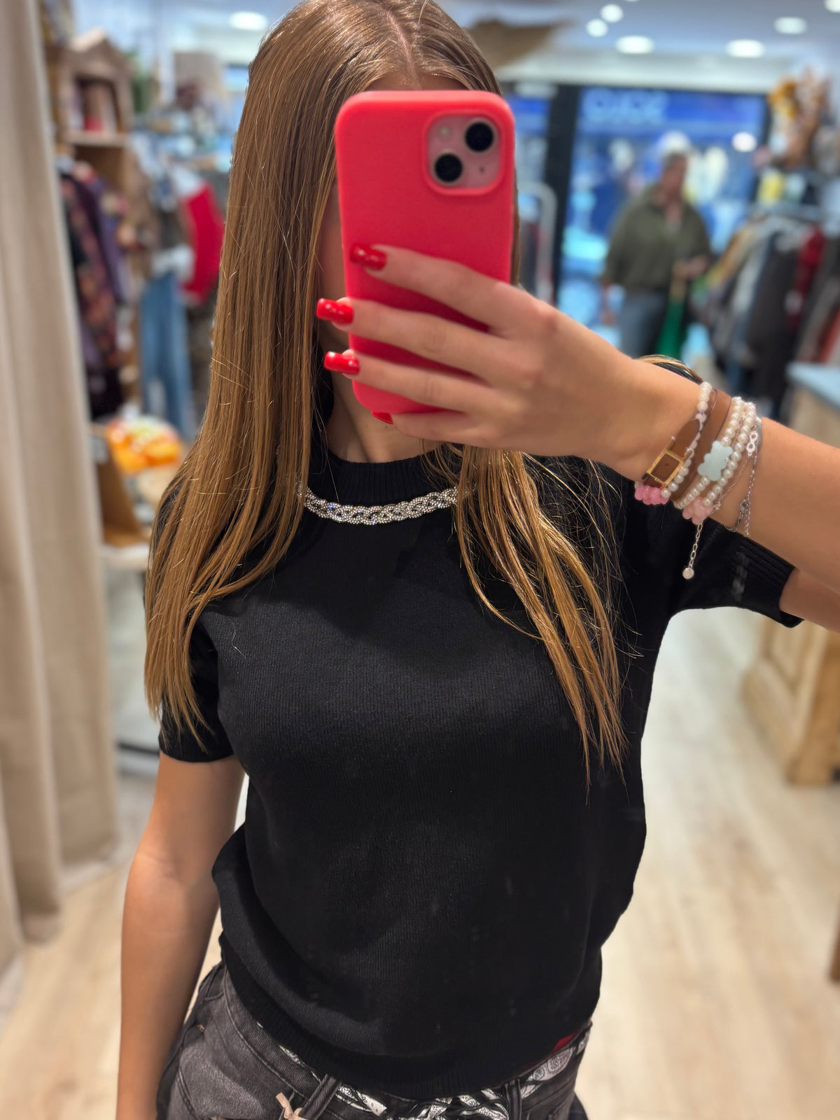 Pull à manches courtes et détail brillant au col