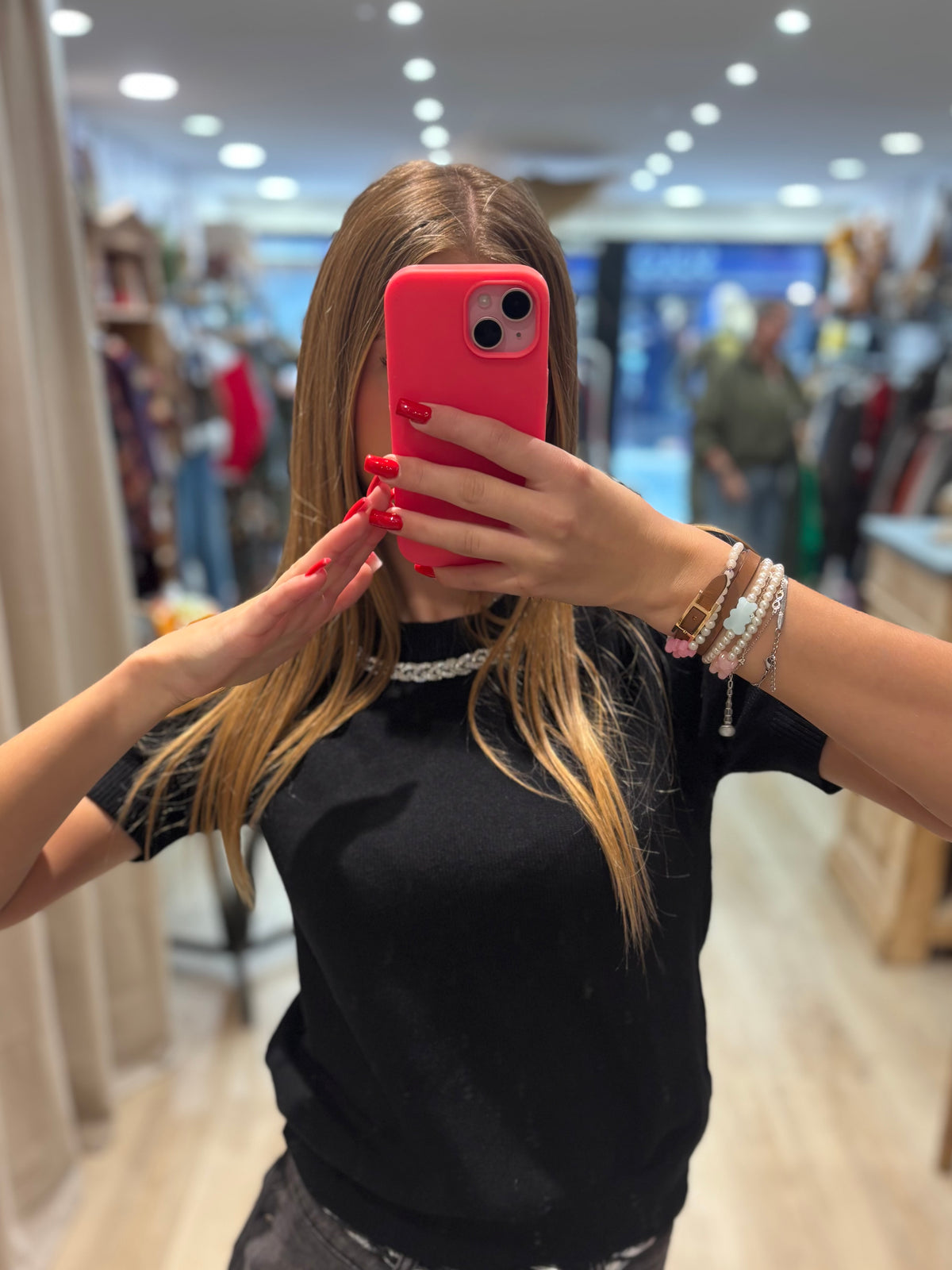 Pull à manches courtes et détail brillant au col