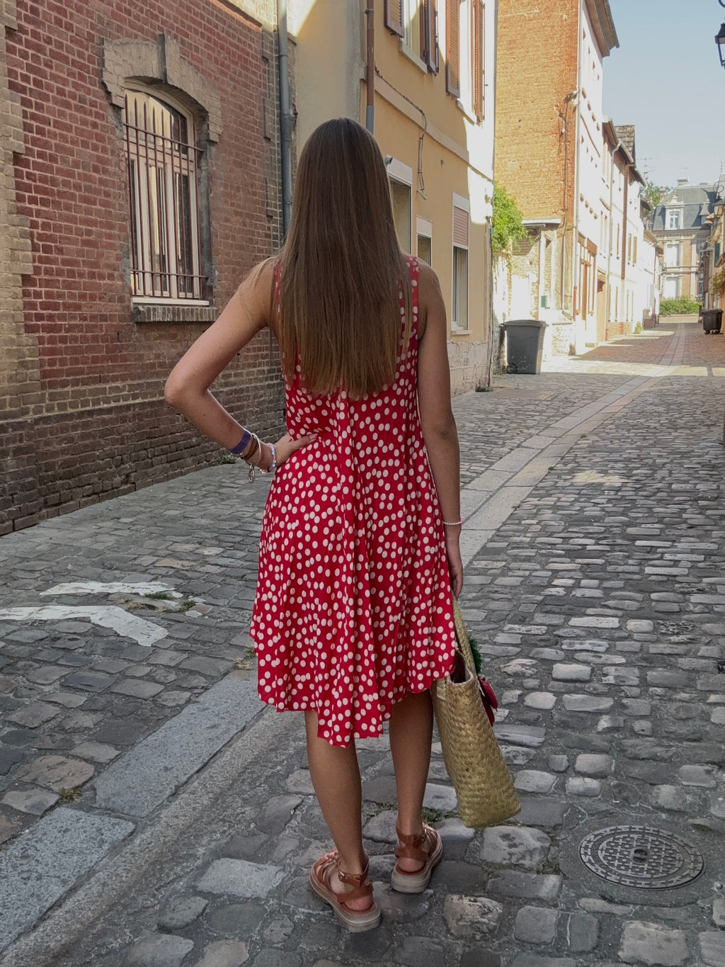 Robe Rouge à Pois Fleuris