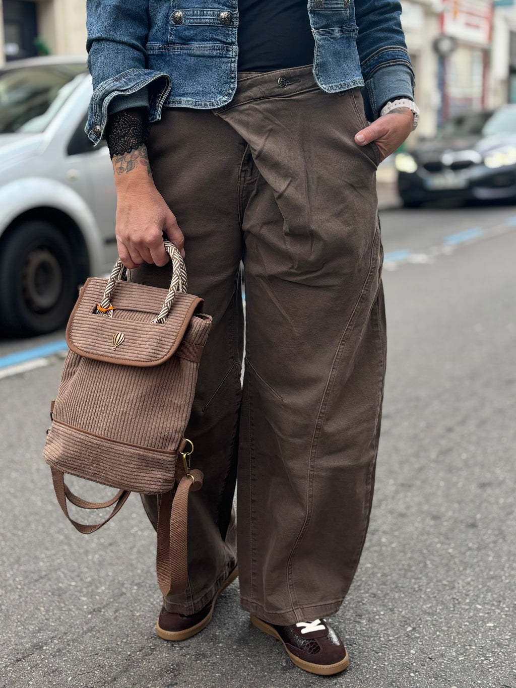 Pantalon large à coutures apparentes