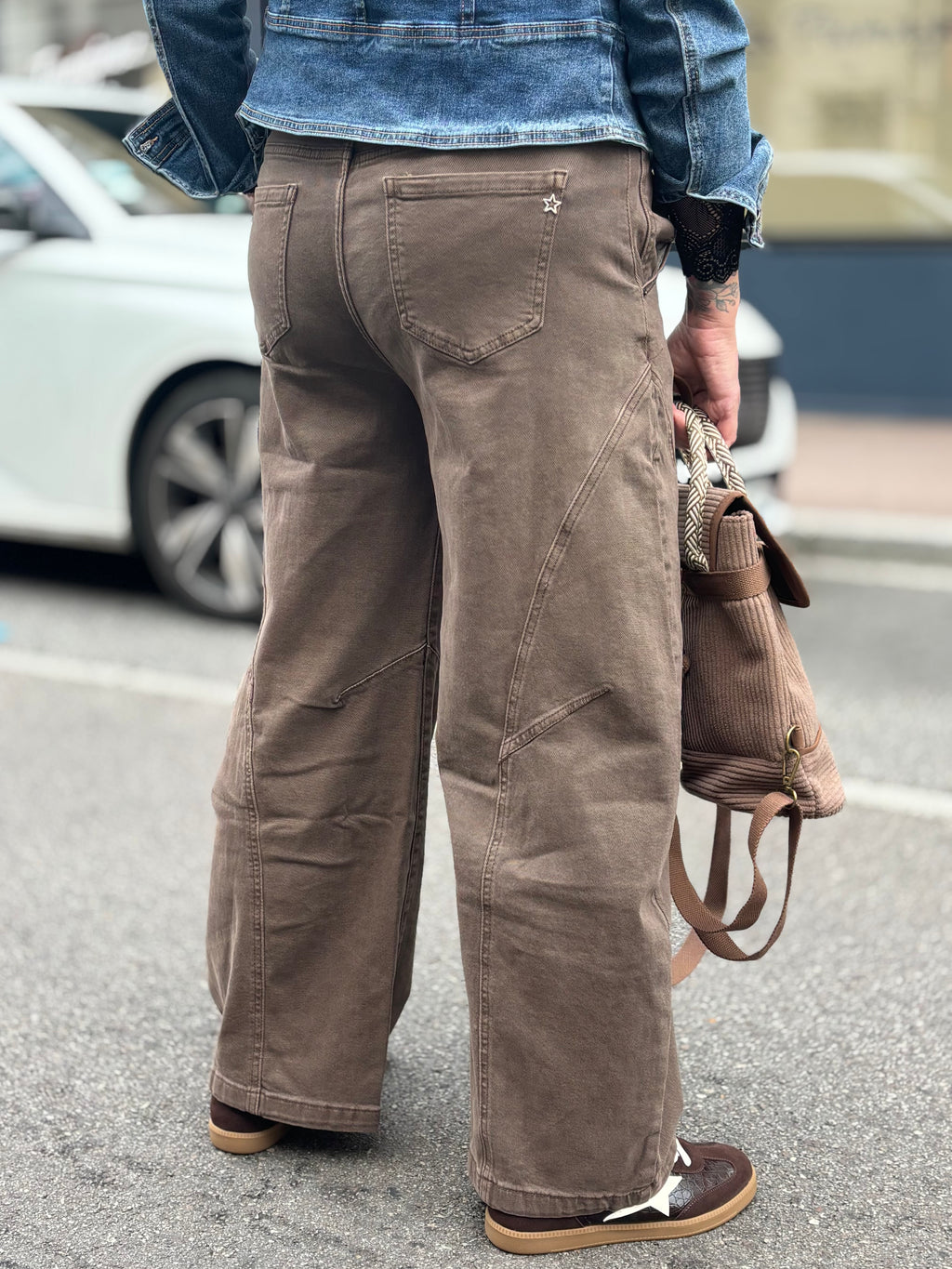 Pantalon large à coutures apparentes