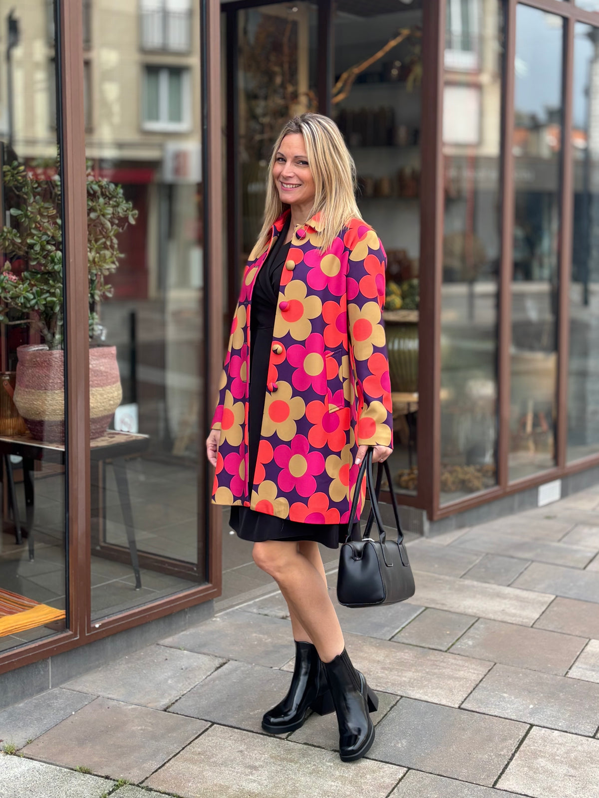 Manteau à grandes fleurs style rétro