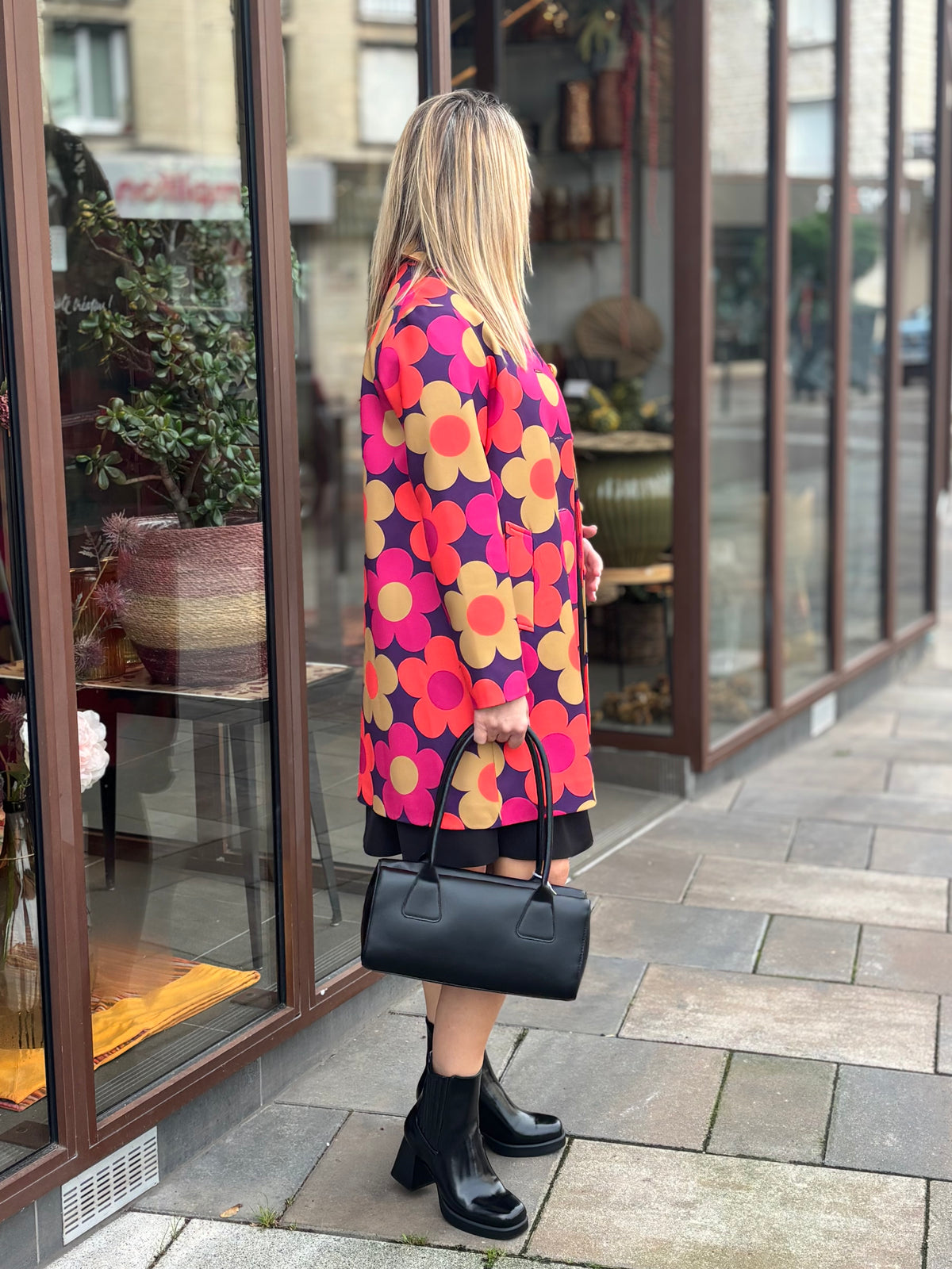 Manteau à grandes fleurs style rétro