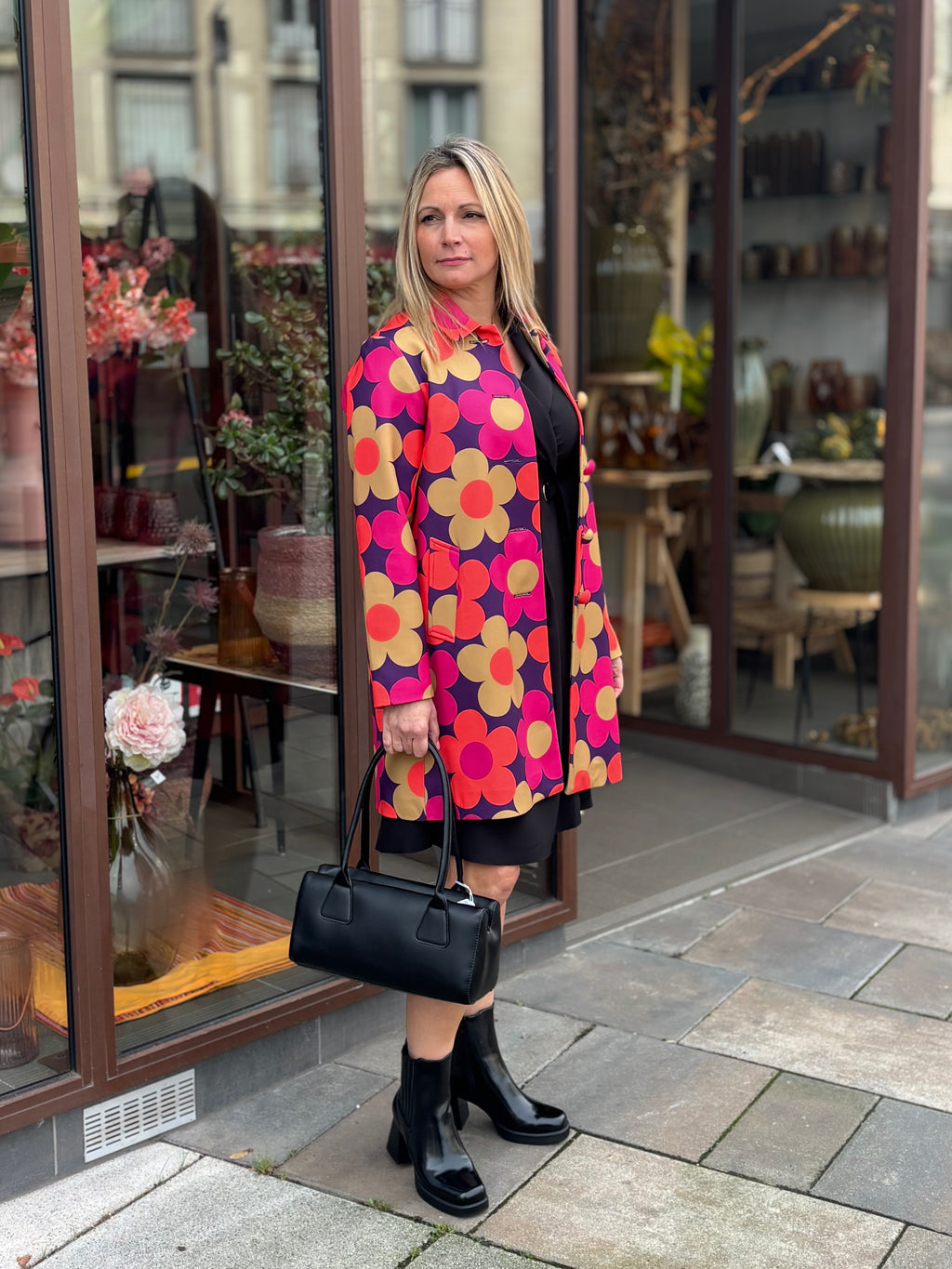 Manteau à grandes fleurs style rétro