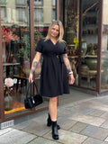 Robe à encolure croisée et détail boucle