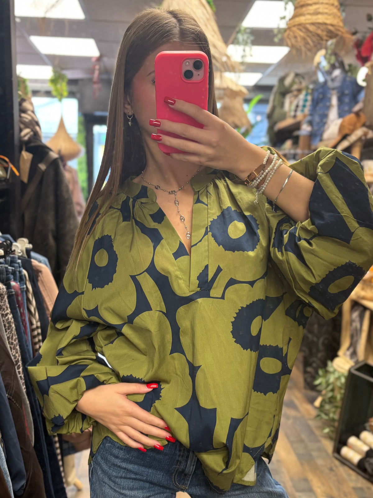 Blouse à grandes fleurs kaki et bleu marine