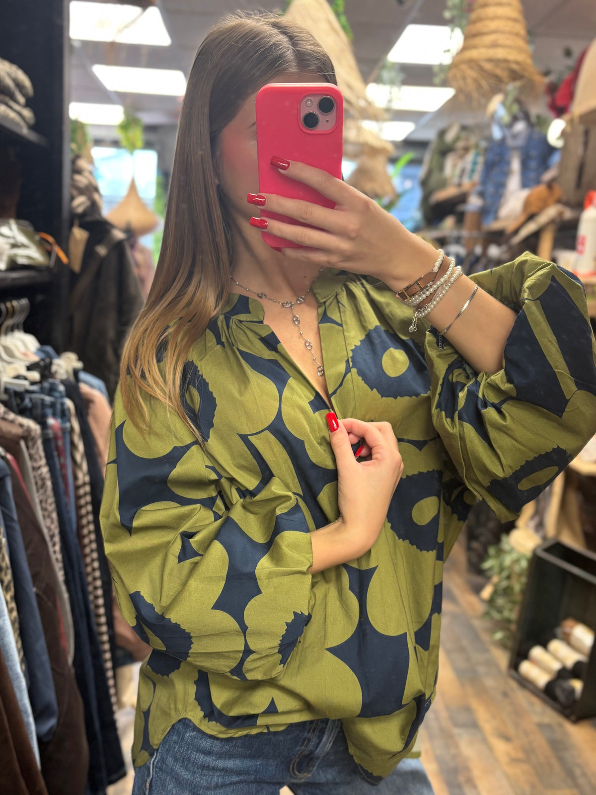 Blouse à grandes fleurs kaki et bleu marine