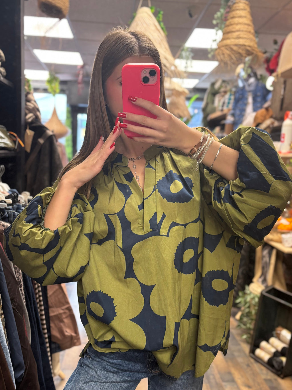 Blouse à grandes fleurs kaki et bleu marine