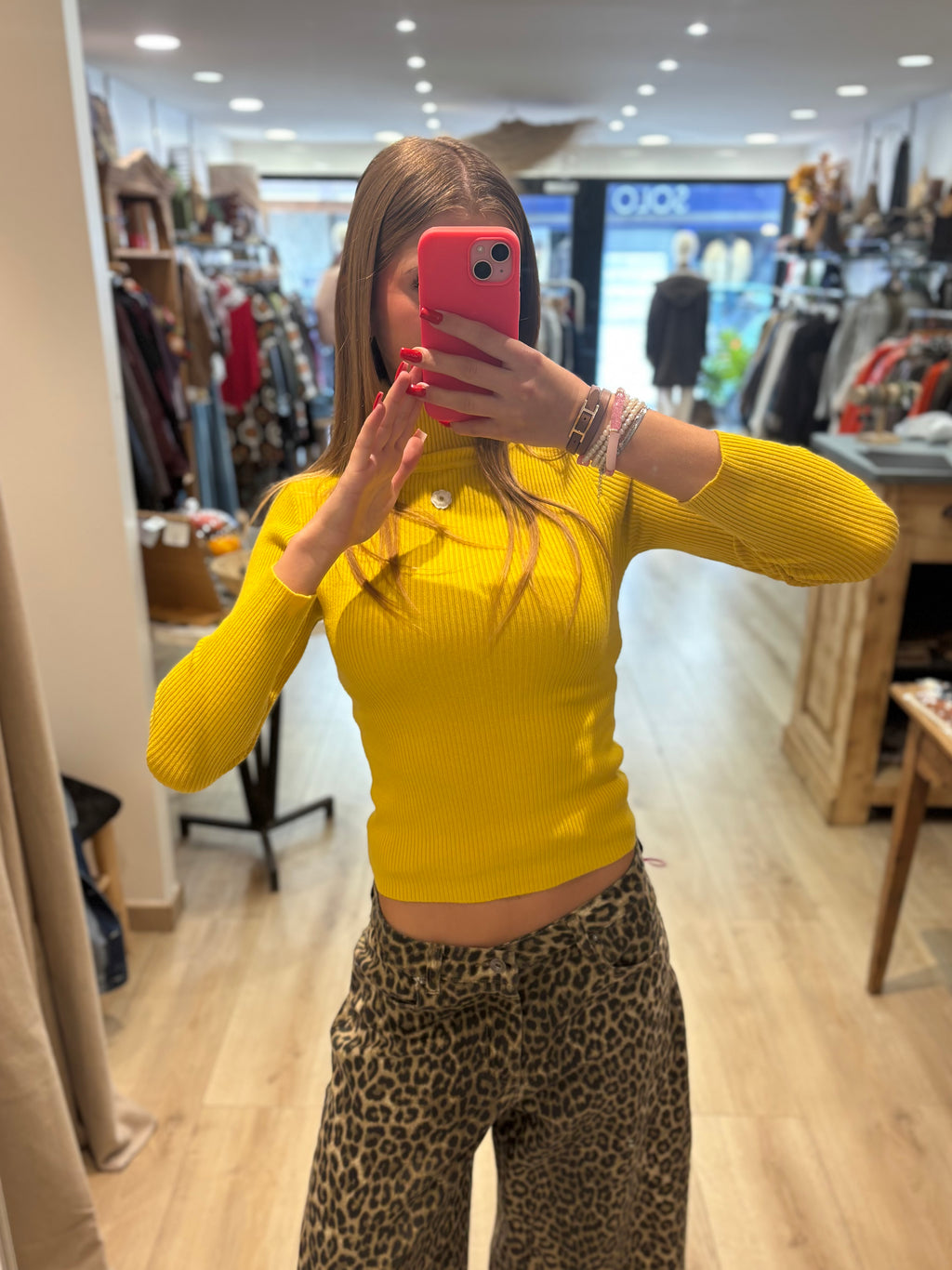 Pull jaune côtelé à col montant