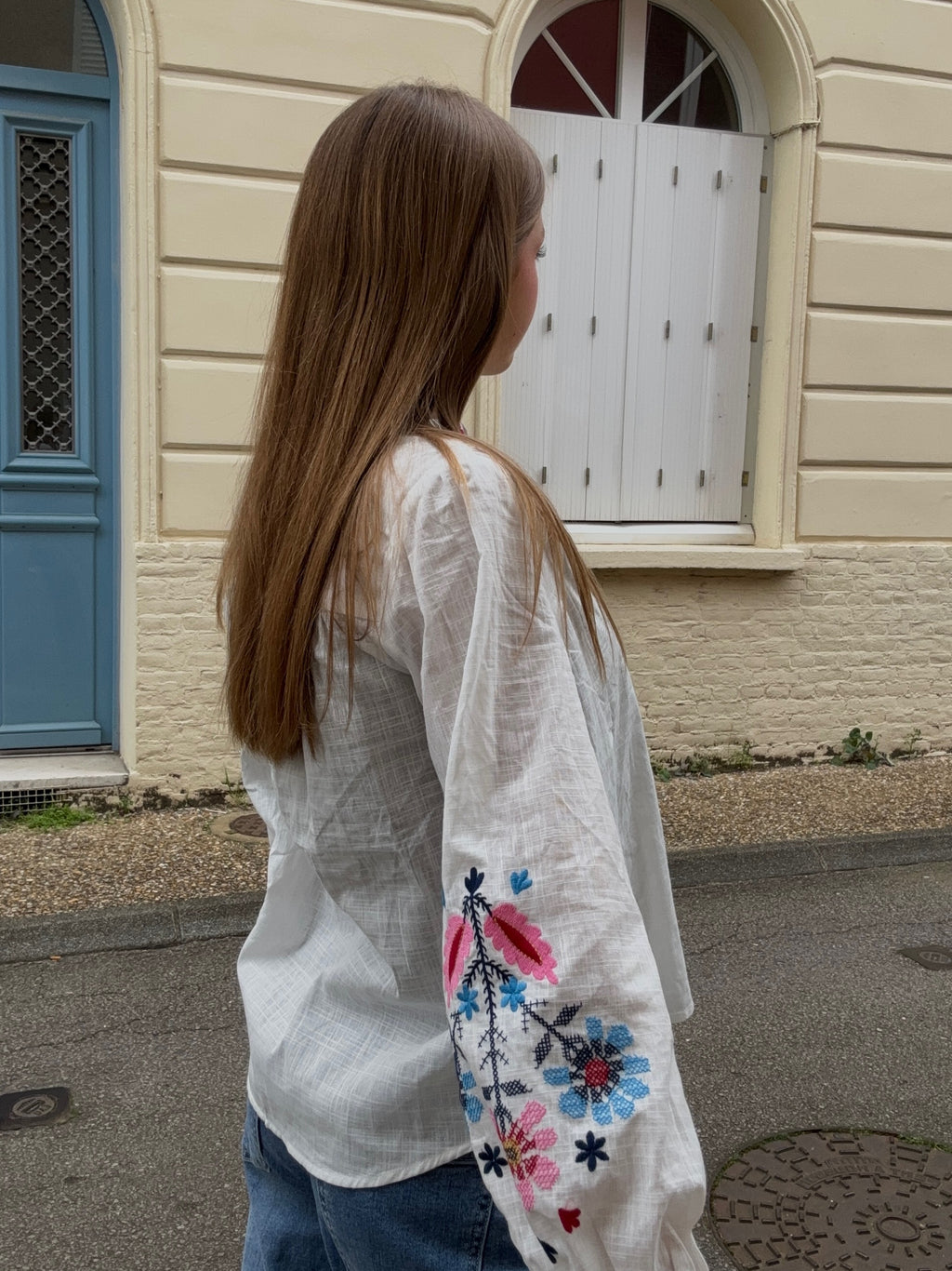 Blouse Brodée – Blanc & Broderies Fleuries Colorées