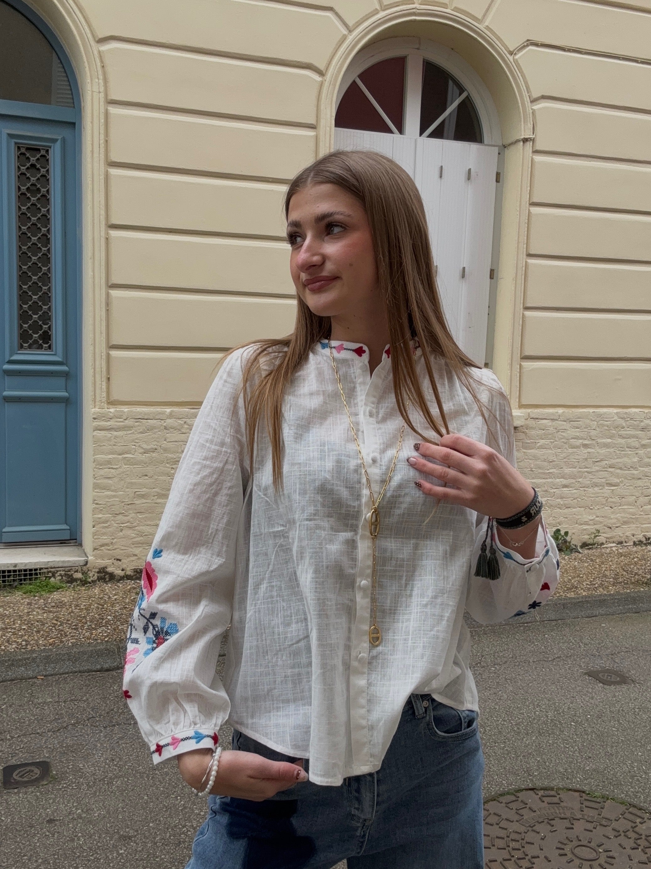 Blouse Brodée – Blanc & Broderies Fleuries Colorées