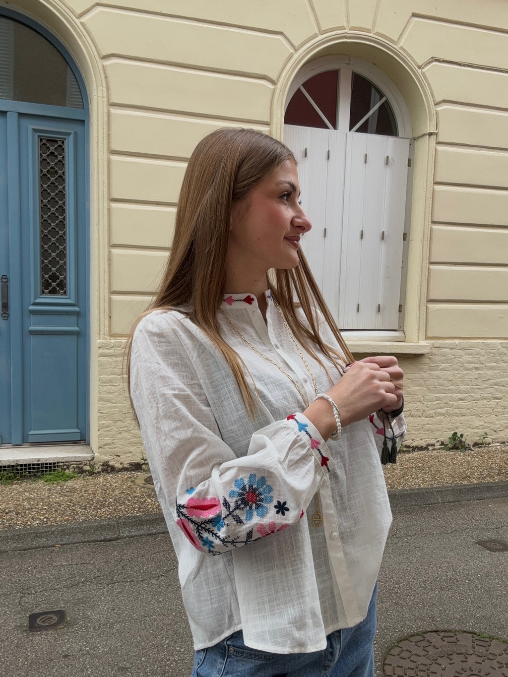 Blouse Brodée – Blanc & Broderies Fleuries Colorées