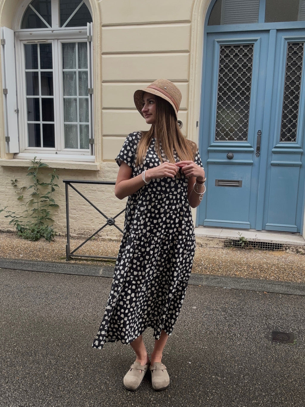 Robe Longue Noire – Imprimé Taches Blanches